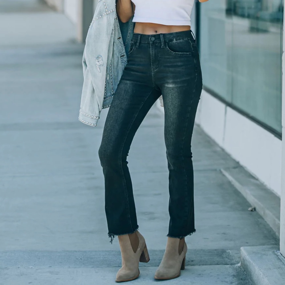 Vervet Nirvana Frayed Hem Jeans V2520